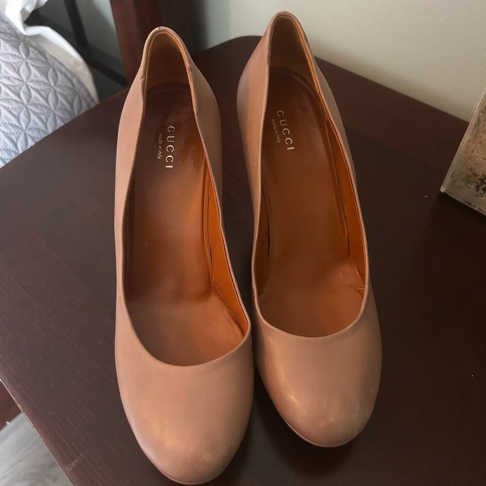 Gucci Nude Leather Pumps